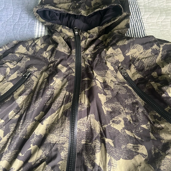 Lululemon Camouflage Hooded Womens Jacket sz4 - Picture 1 of 10